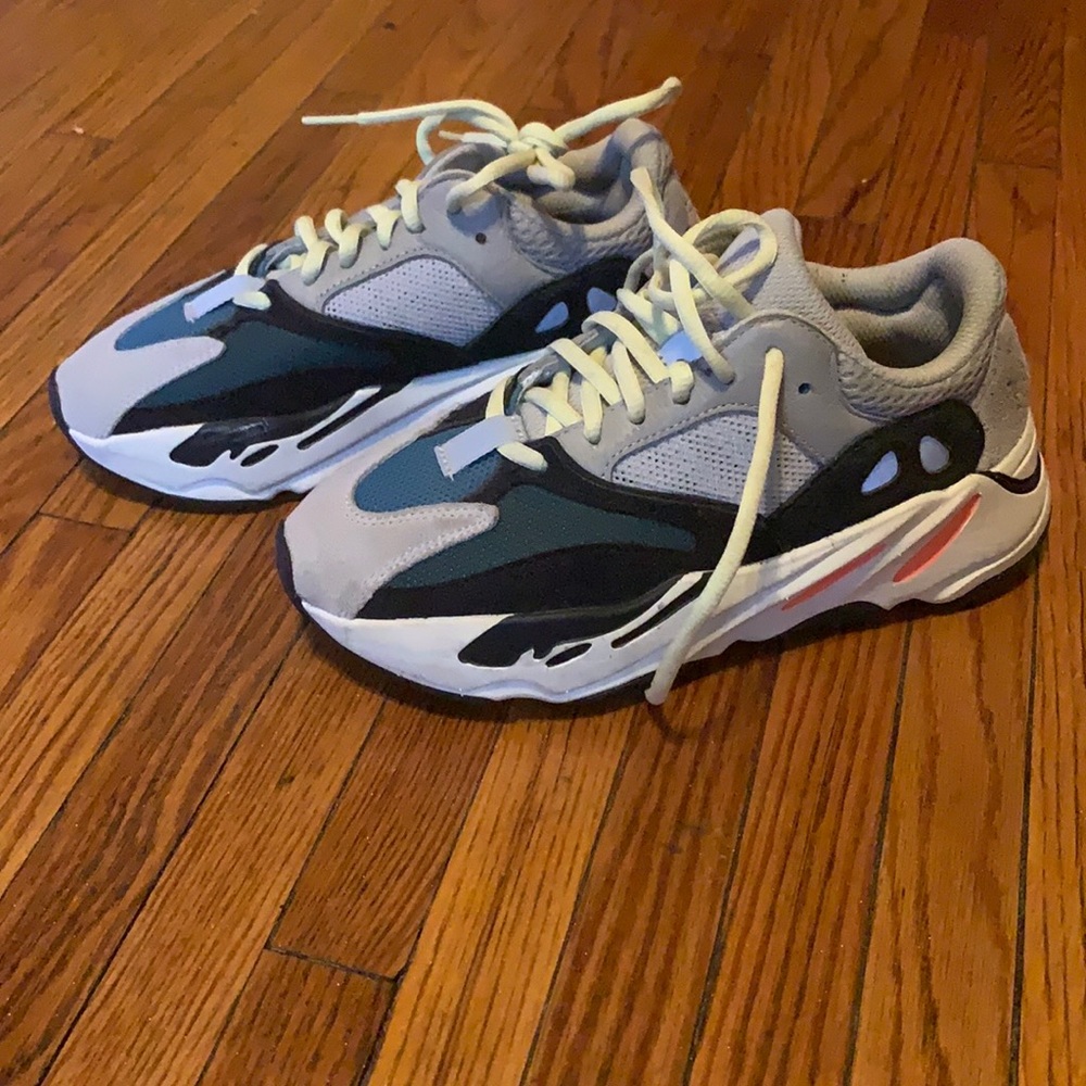 Adidas Yeezy Boost 700